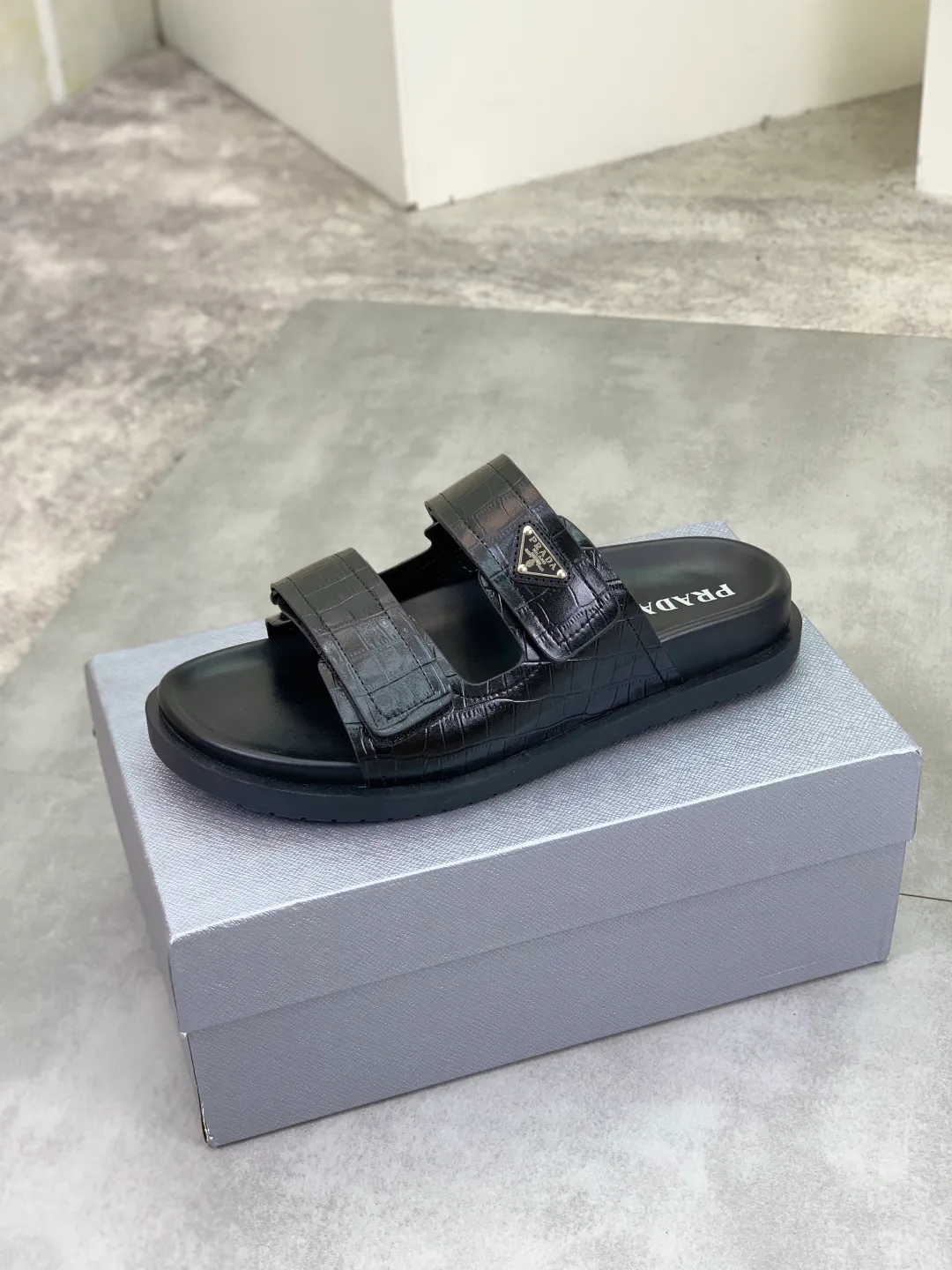 Men's shoes 💰P340💰【New style】🎁🎁🎁 PRADA Prada's new casual slippers, original official website, perfect workmanship, transmitting a kind of noble luxury, sublimating its definition of luxury in Prada's high-end extraordinary craftsmanship. Original combination outsole, code number: 38-44 (45 customized) Multiple colors 🉑️ to choose from